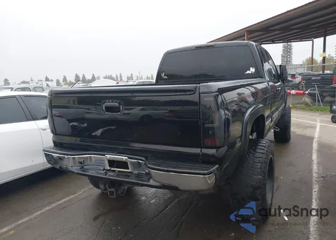 2002 Chevrolet Silverado 1500 Ls z USA, uszkodzony, nr VIN 1GCEK19T82E279691